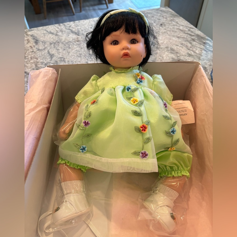 Rare 2004 Madame Alexander Asian Doll Flower Vines